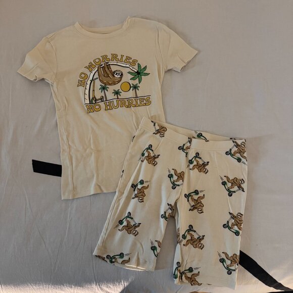 Gender-Neutral Snug-Fit Graphic Top & Short Pajamas Set for Kids XL (12) - Picture 3 of 4